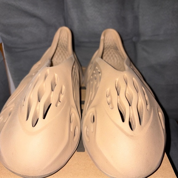 Yeezy Foam Runner - Picture 3 of 7